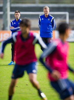 David Moyes overlooks training at Real Sociedad.